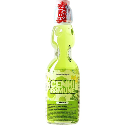 Genki Ramune Limonadenmischung, 6 x 200 ml – Japanische Erfrischungsgetränke | Blaubeere, Erdbeere, Melone, Orange, Ananas, Original | Kohlensäurehaltig, Partygetränk, Limonade | Hergestellt in Japan mit Kajal-Aufkleber